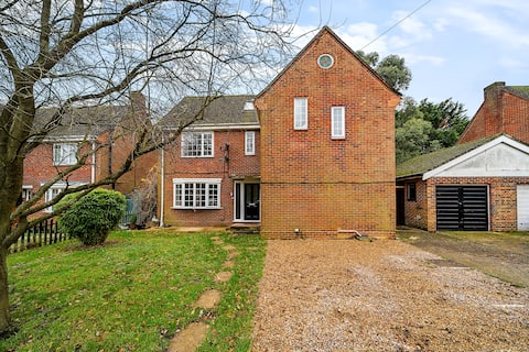 5 bedrooms,4 double, 1 single