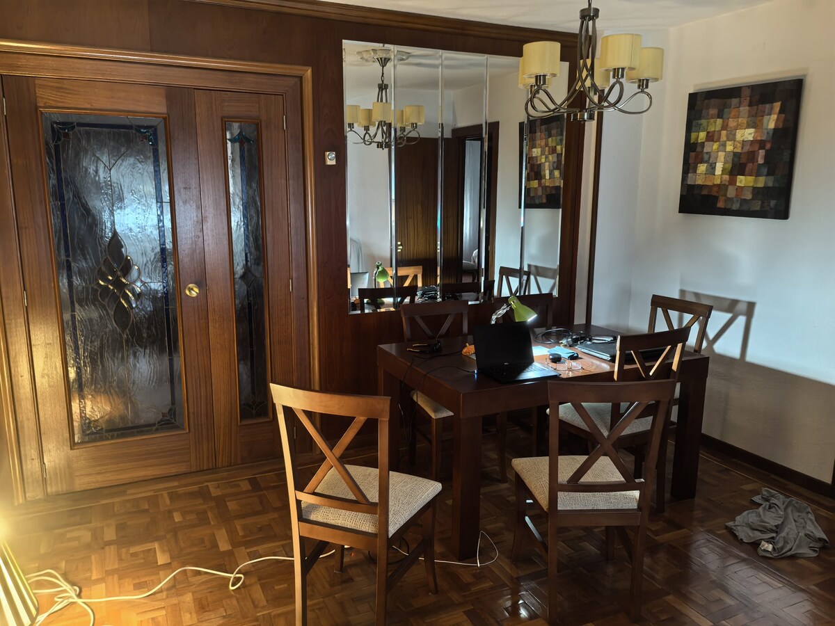 Top Airbnb: Madrid spacious 
3-bedroom Appartment, AC in Latina