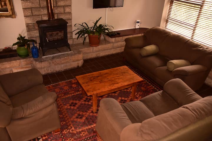 Collett House: Cozy Comfort Meets Scenic Bliss - Clarens