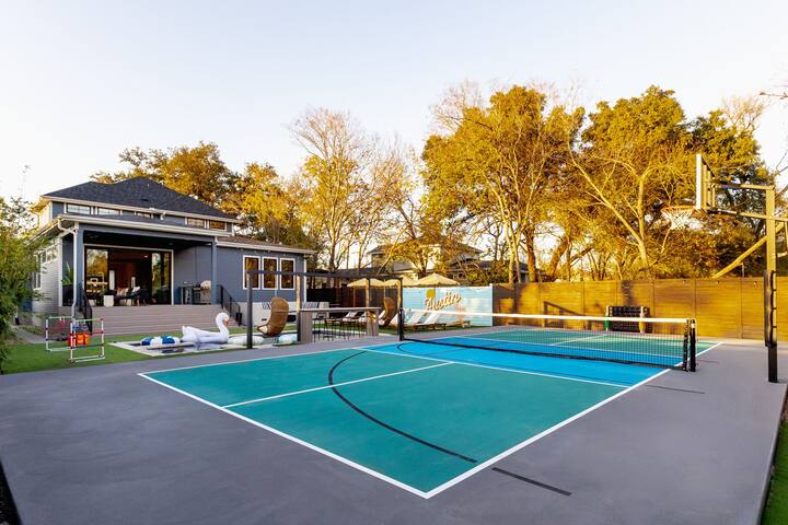 Vinyl Vault: Austin Stay • Pool • Pickleball • Fun