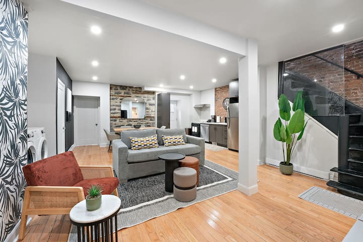 Trendy 3 Bedroom Apt | Downtown Montreal