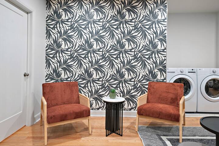 Trendy 3 Bedroom Apt | Downtown Montreal gallery image 3