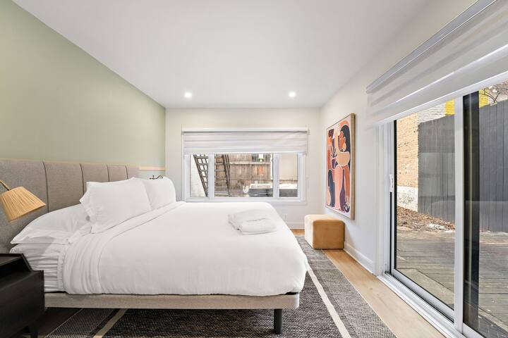 Trendy 3 Bedroom Apt | Downtown Montreal gallery image 5