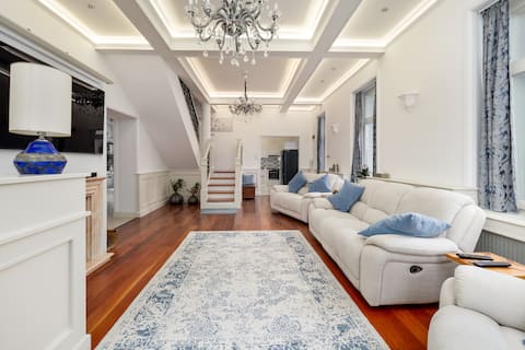 Uhu Villa (750 m2) - Budapest