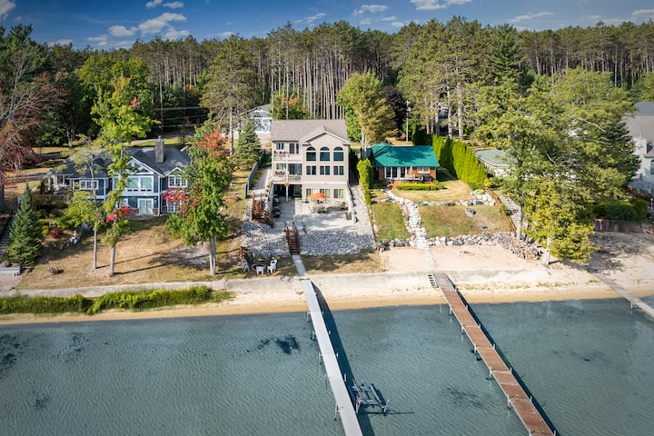 Stunning Waterfront Higgins Lake