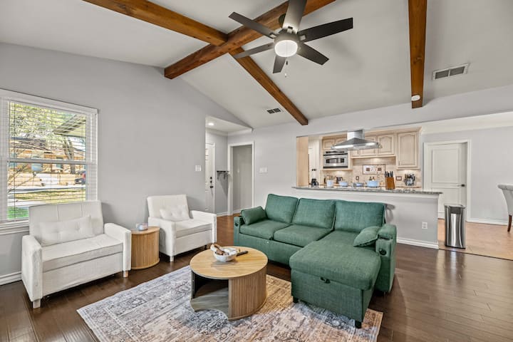 Cozy Luxe L Unt/downtown L Games L Parking L Yard - Denton, TX