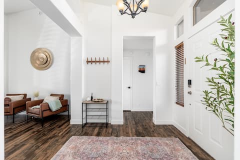 Top Airbnb: Glendale, FREE Heated Pool, Central Location in Phoenix