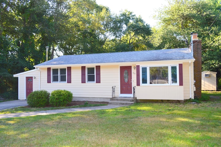 Cozy Beach Home - Narragansett, RI