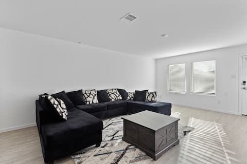 Popular Airbnb listing: 32 miles to NRG & 4 miles to IAH in Iah / Airport Area