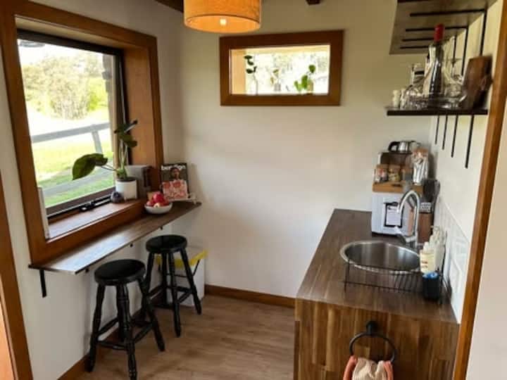 Tiny House Stone Studio Cottage - 캐슬메인