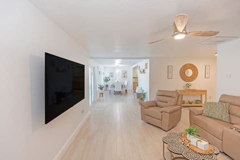 Top Airbnb: Chamorro Retreat Home with Heated Pool in Deltona