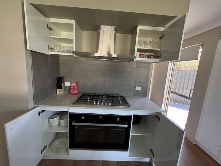 Newly Built 4x2 House In Wellard - Perth