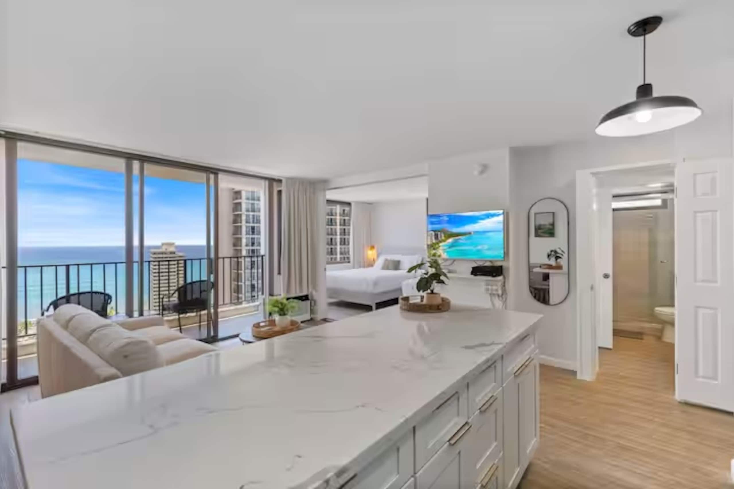 30FL-Stunning Ocean View Renovated 1BR w/Parking! - Image 1