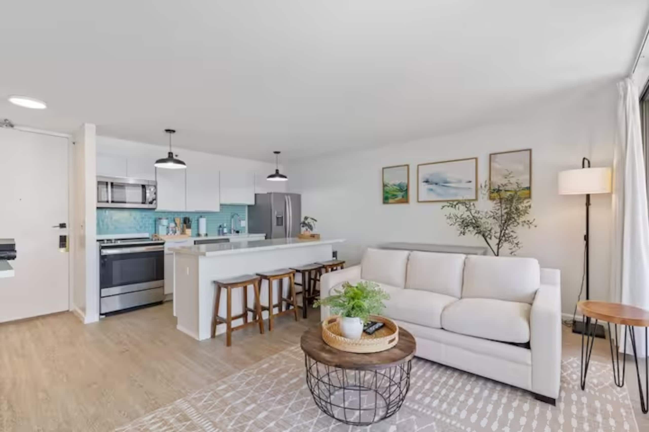 30FL-Stunning Ocean View Renovated 1BR w/Parking! - Image 2