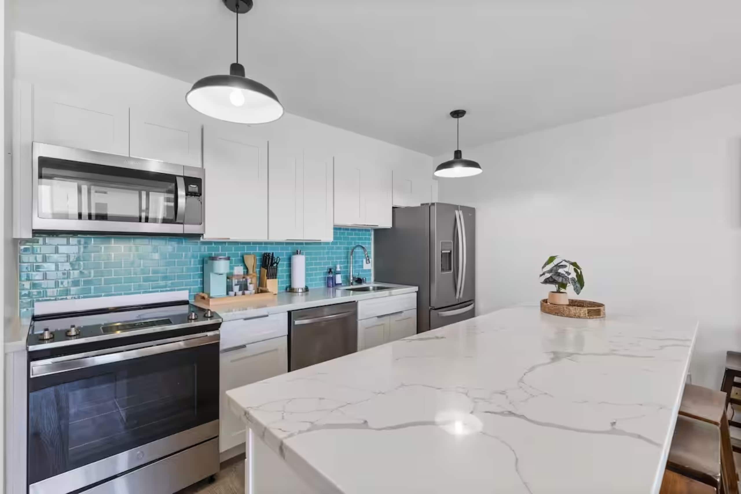 30FL-Stunning Ocean View Renovated 1BR w/Parking! - Image 5