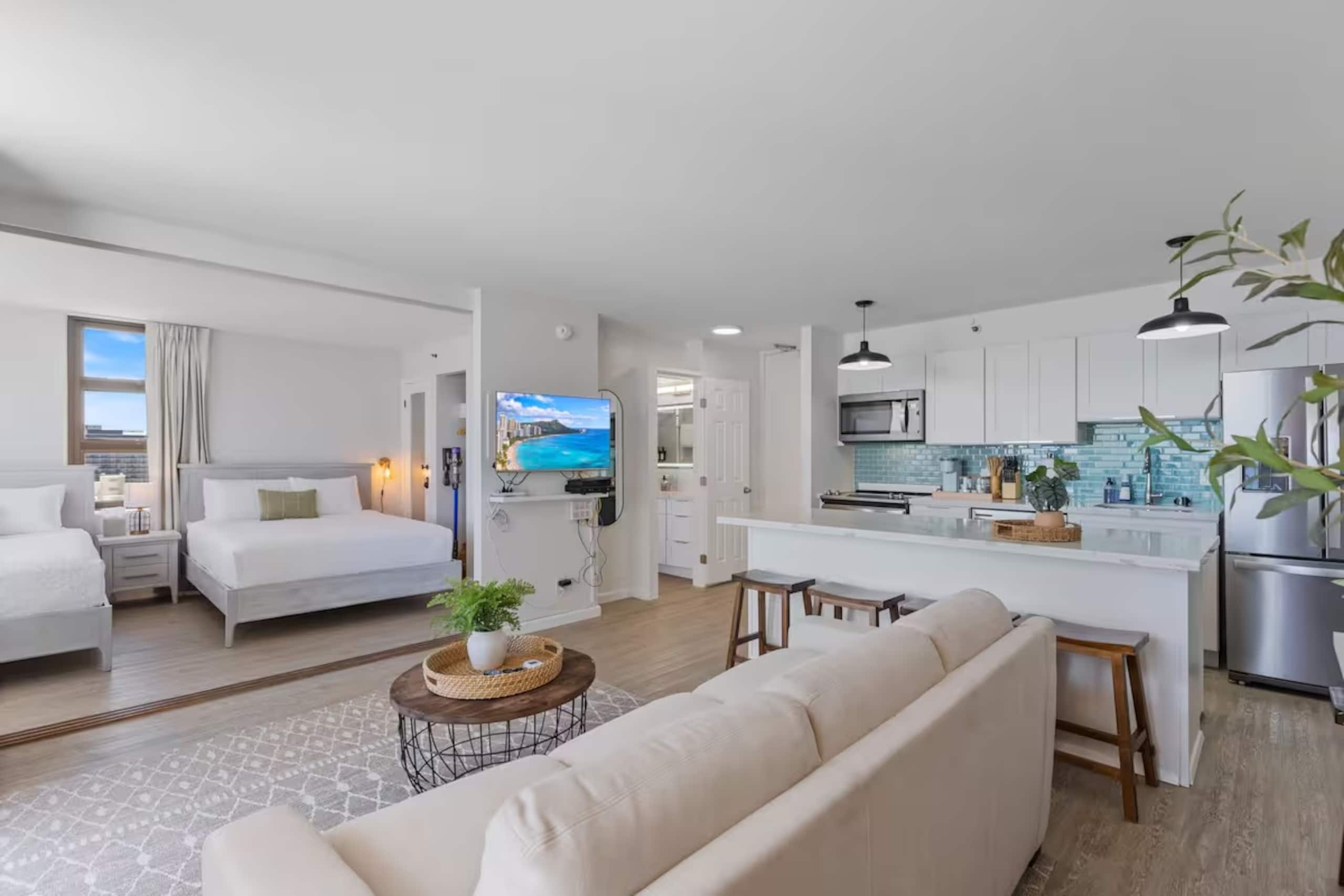 30FL-Stunning Ocean View Renovated 1BR w/Parking! - Image 3