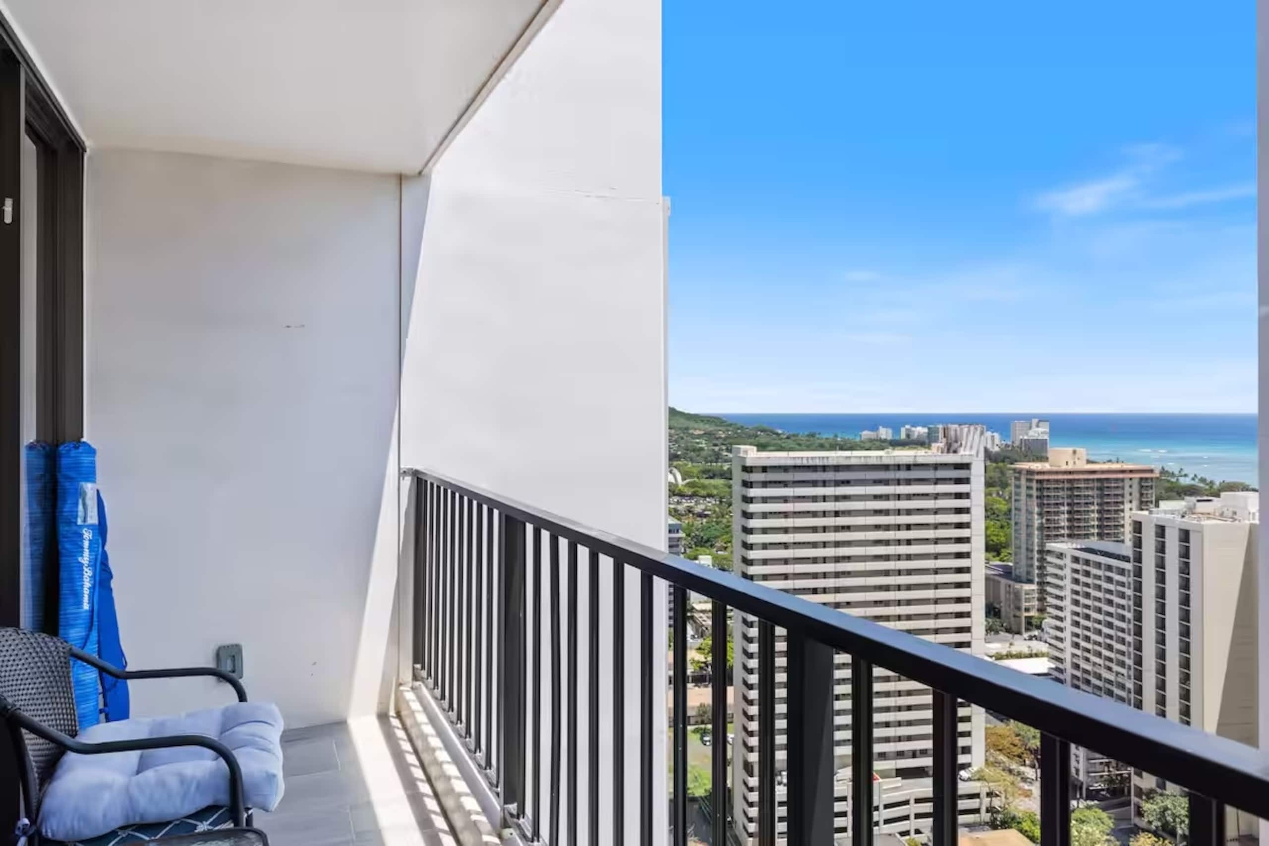 30FL-Stunning Ocean View Renovated 1BR w/Parking! - Image 15