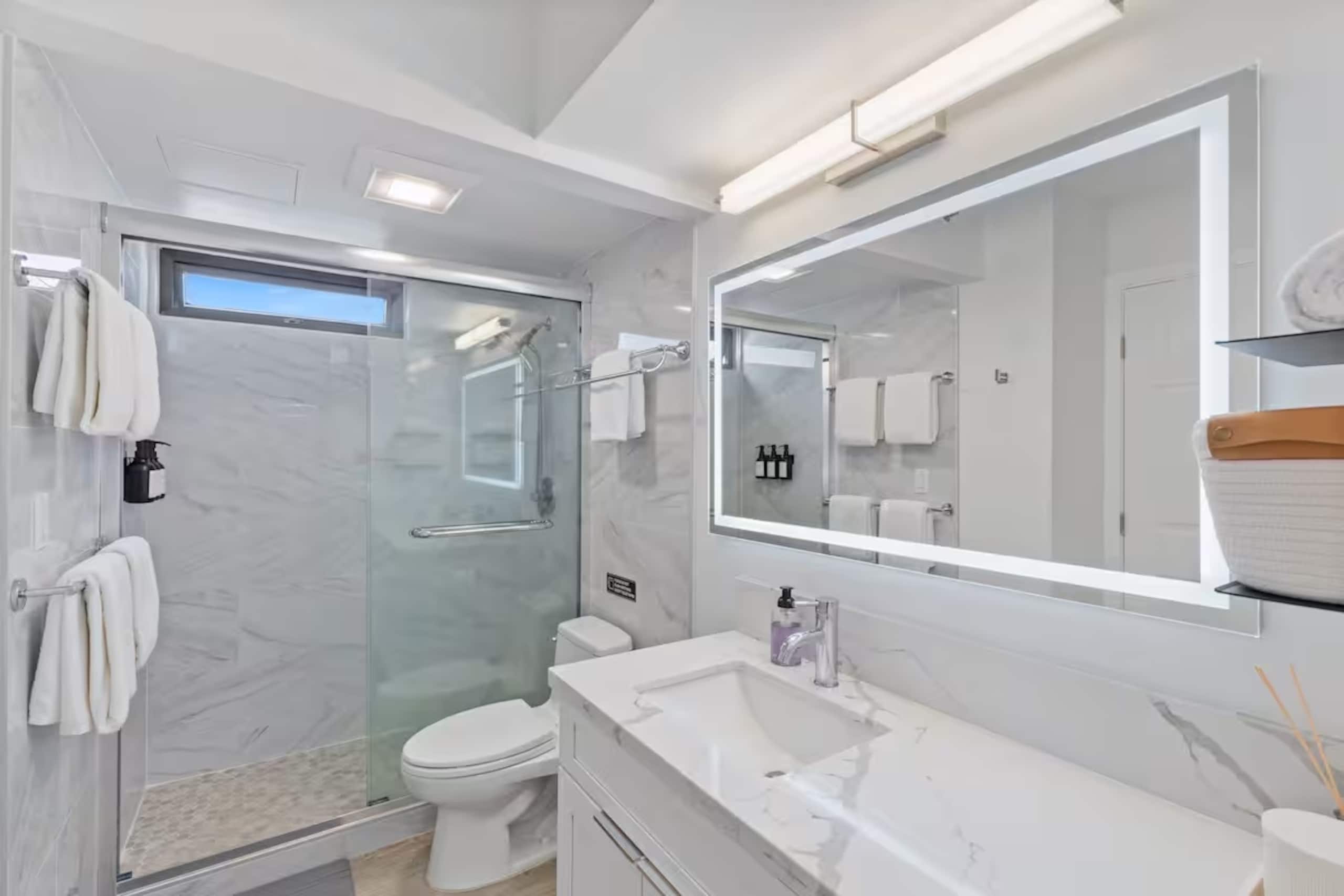 30FL-Stunning Ocean View Renovated 1BR w/Parking! - Image 12