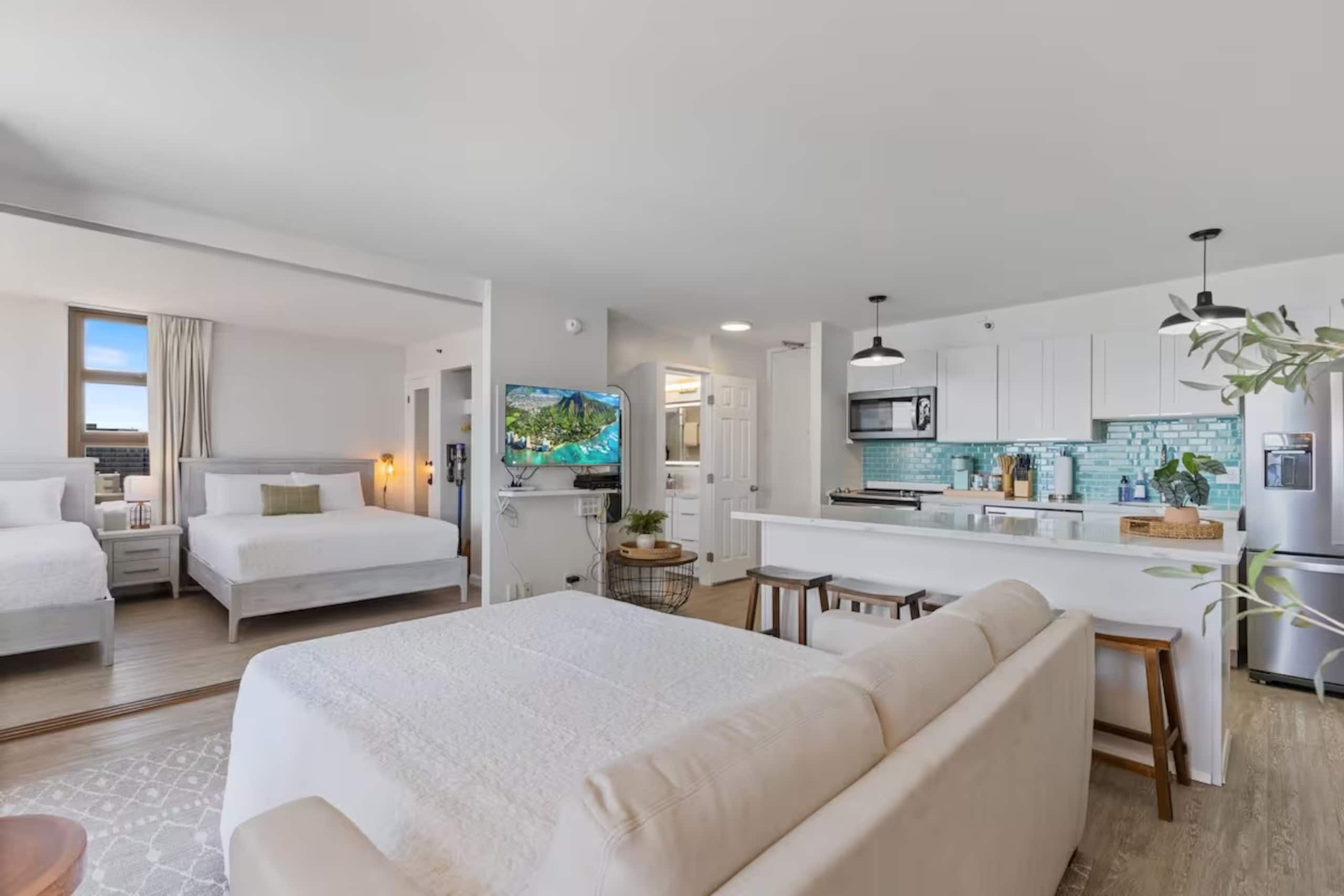30FL-Stunning Ocean View Renovated 1BR w/Parking! - Image 7
