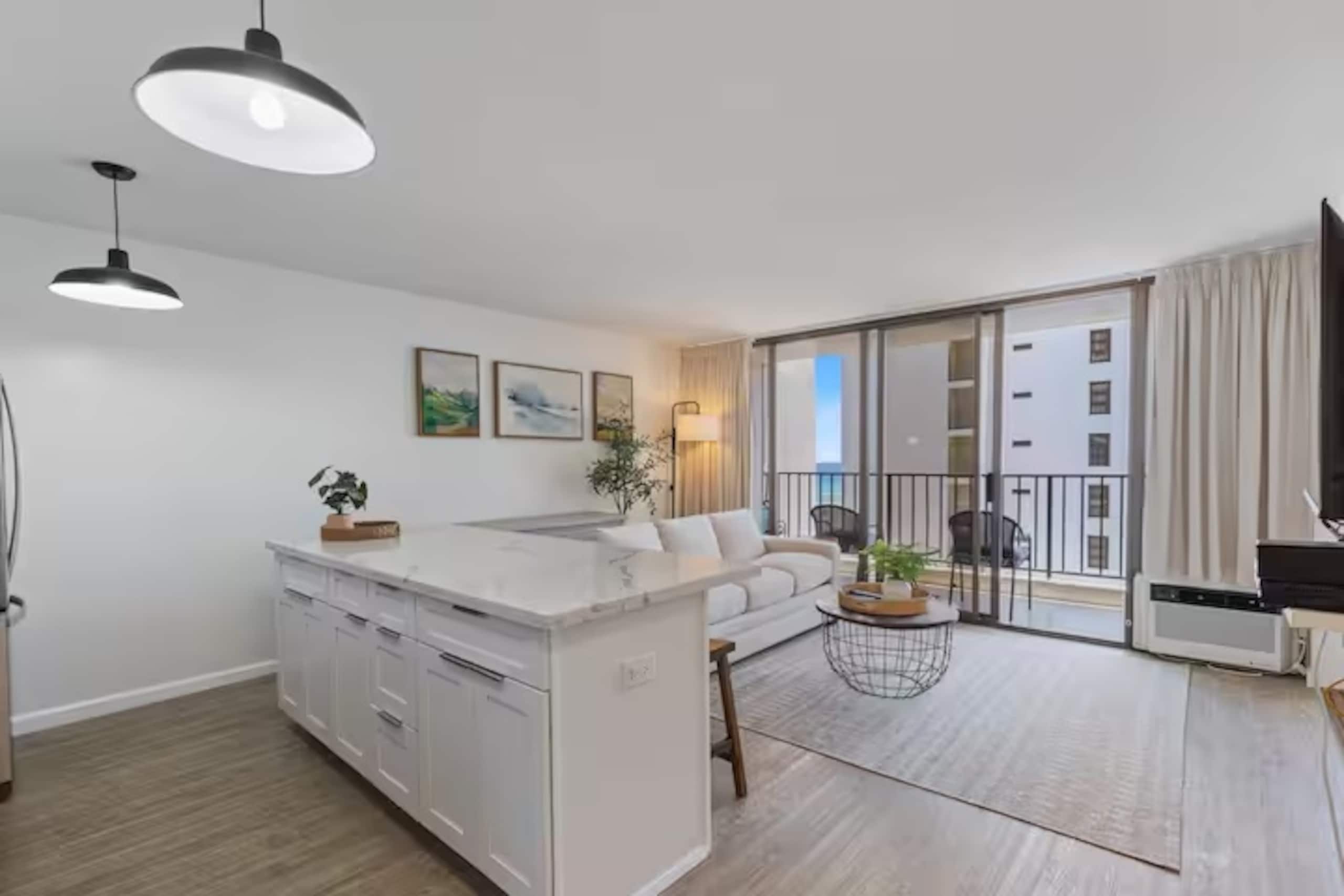 30FL-Stunning Ocean View Renovated 1BR w/Parking! - Image 4