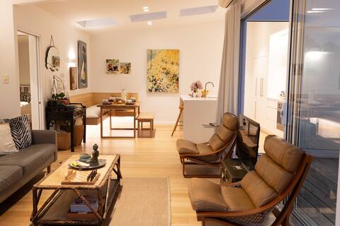Successful Airbnb property: Stylish Manly apartment sleeps 5 in Manly