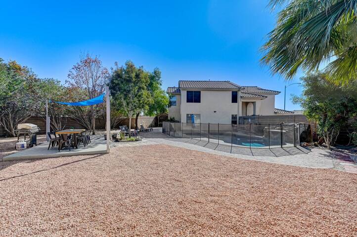 Big Backyard 4 BD Home w/Arcades, Billiard, Pool