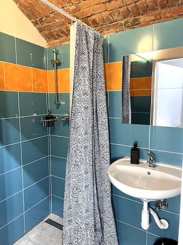 2BDR Apartment for groups 12 pax gallery image 2