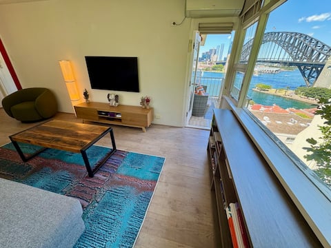 Top performing Airbnb: Kirribilli Kanangra II in Kirribilli