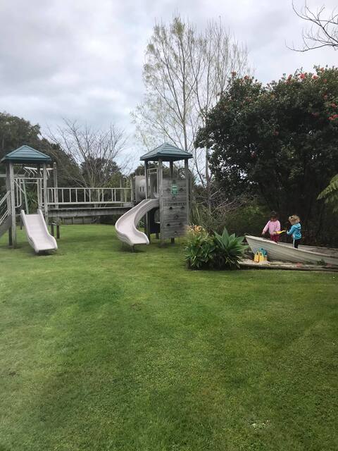 Top of the Hill, Coromandel Town