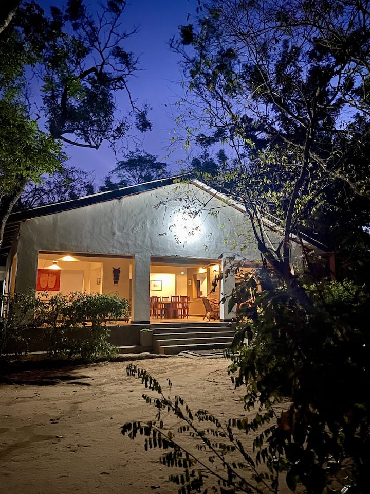 Lake Front Bungalow Anuradhapura Bungalows for Rent in Anuradhapura