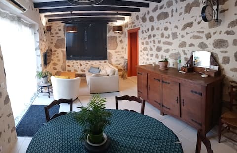 Bright one-story apartment!