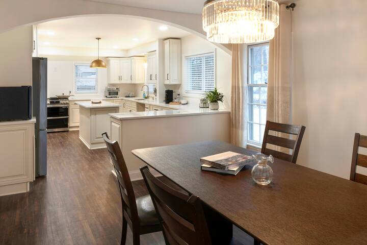 Spacious Retreat Near the Lake gallery image 3