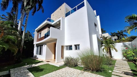 Maverick Luxury Villa / 3bd /5bath