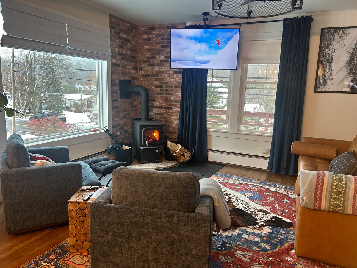 Successful Airbnb property: Sauna • Hot Tub • Sleeps 10 • Firepit • Mountain in Windham