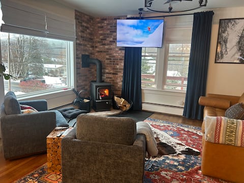 Successful Airbnb property: Sauna • Hot Tub • Sleeps 10 • Firepit • Mountain in Windham