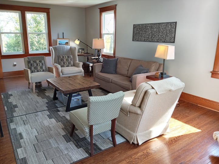 Étage principal :  Salon