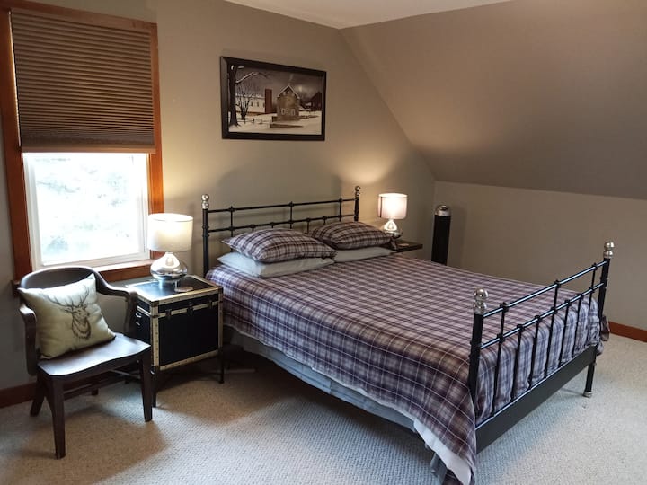 2e étage :  chambre avec lit Queen Size