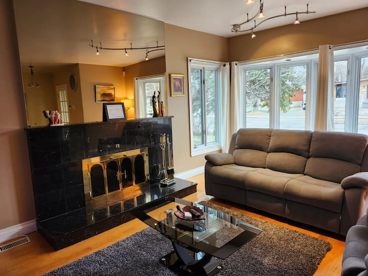 Chambre Tranquille Dans Maison-piscine-parking - Repentigny