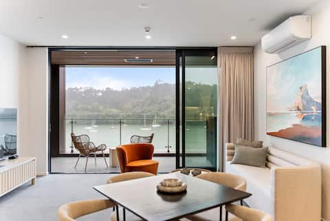 Elegant Waterfront Retreat