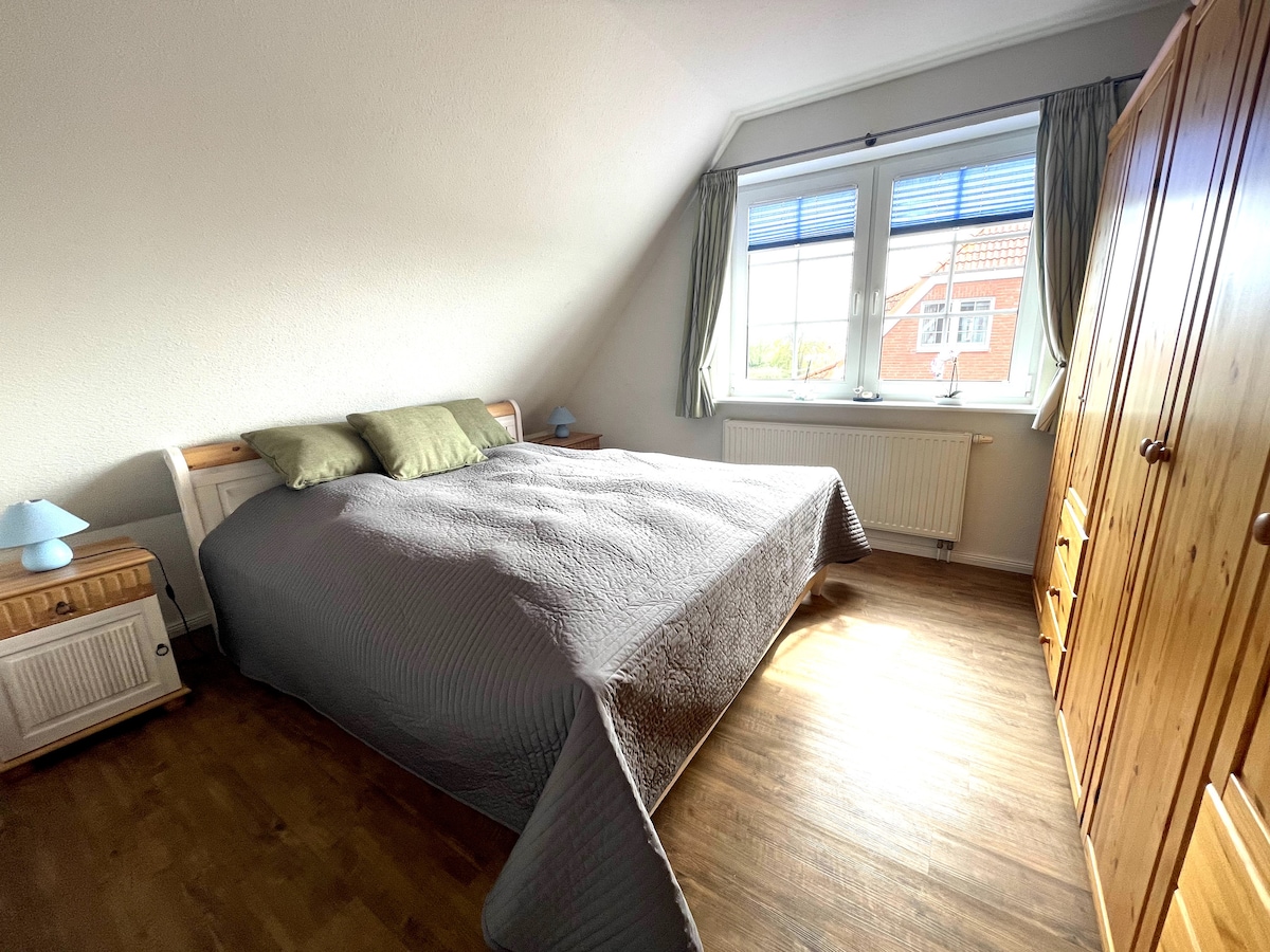 Димензиите на креветот се 2 x 90 x 200 см.
Незадолжително може да резервирате постелнина за 10 € по комплет