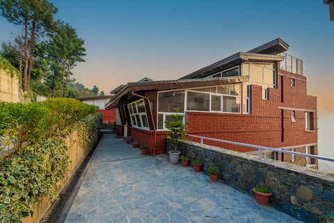Luxurious 16 BHK Valley View Villa in Shimla