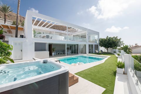 Airbnb con mejor rendimiento: CYV -Villa Feliz -Panoramic views and private pool en Benalmádena