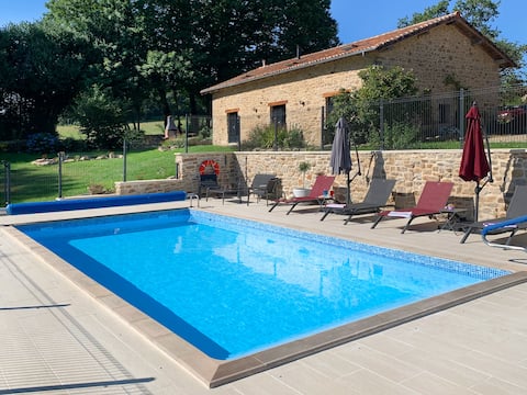 Renovated barn with private pool in Marval