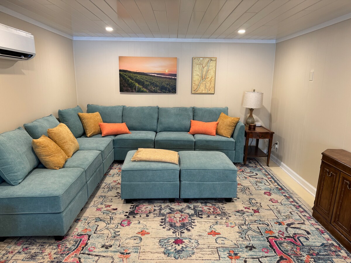 Модулен диван, който може да бъде подреден като двойно/двойно /единично легло