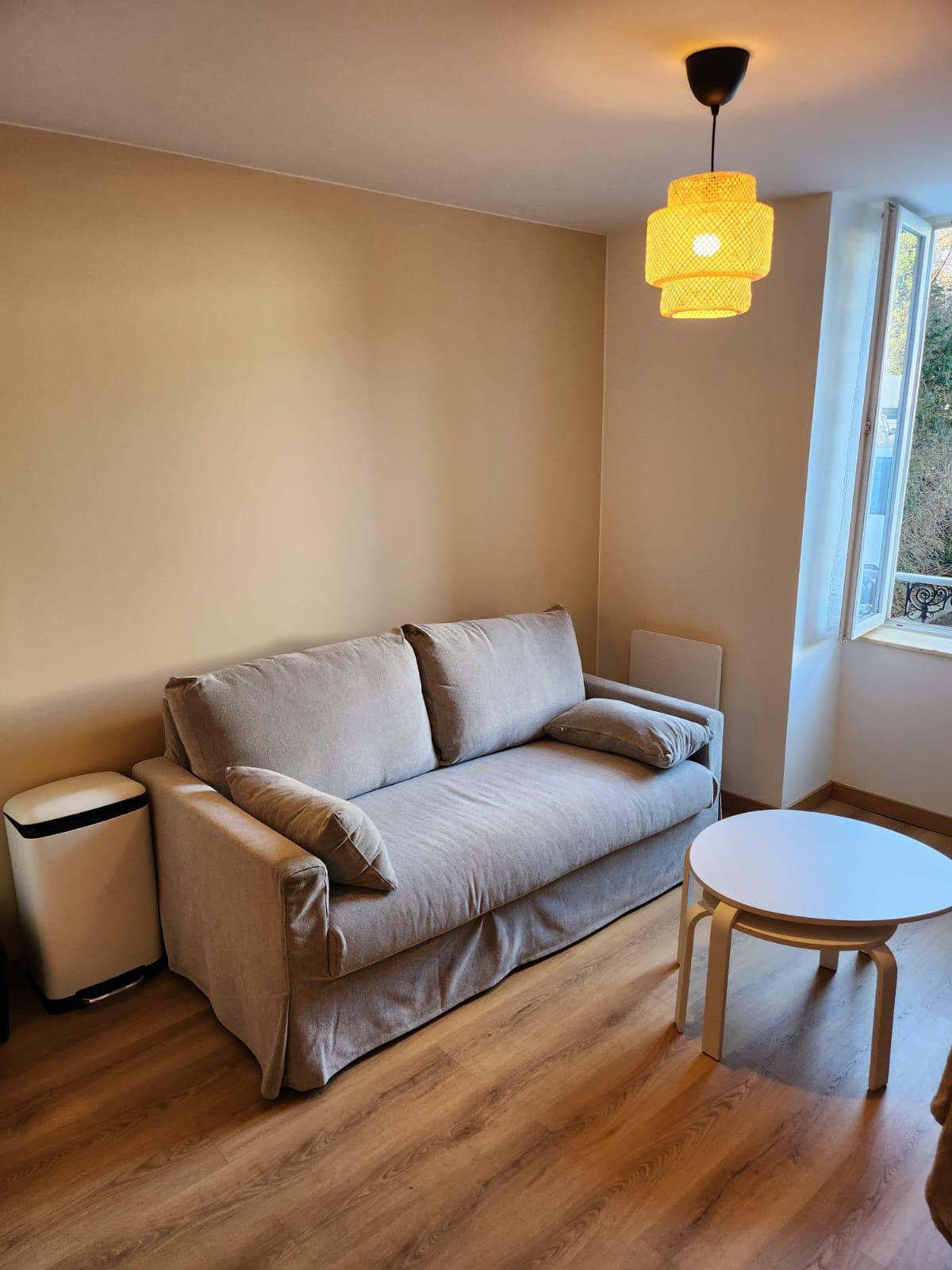 Top performing Airbnb: Spacious 2-room, ideally located. in Bagnères De Bigorre