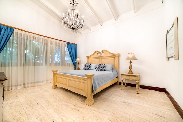 Dormitorio 2, 1er piso, cama tamaño king