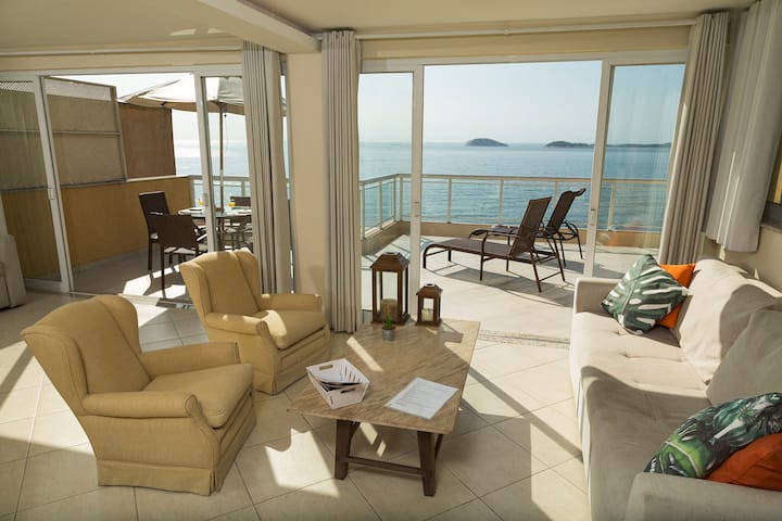 Sleek apartment oceanfront up to 4p