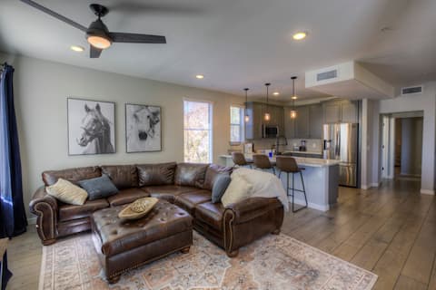 Successful Airbnb property: Updated Townhouse Pool & Hot Tub in Chandler