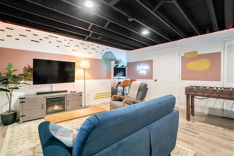 Family Friendly! Hot Tub, Game Room – Pets OK