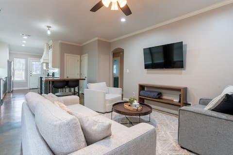 Popular Airbnb listing: Honeybee Cottage in Denison